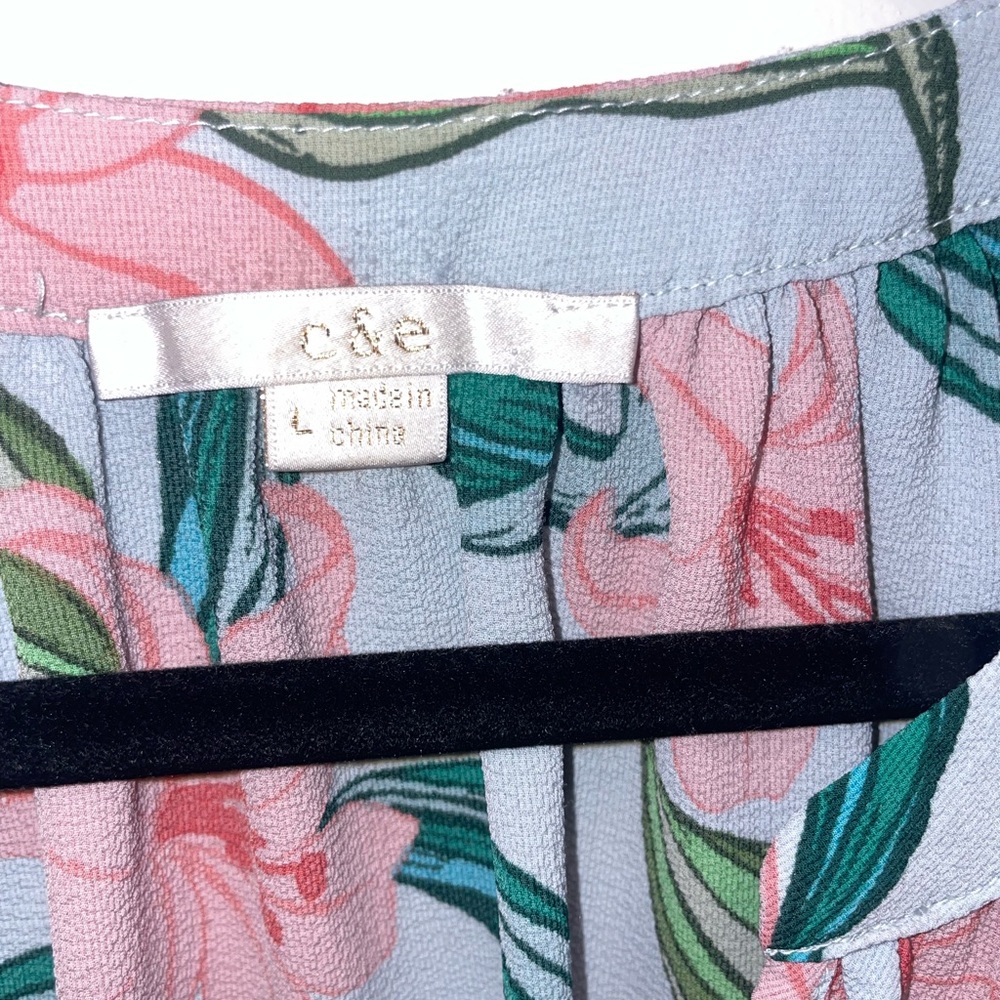 C&E Sleeveless Blouse - Picture 2 of 3